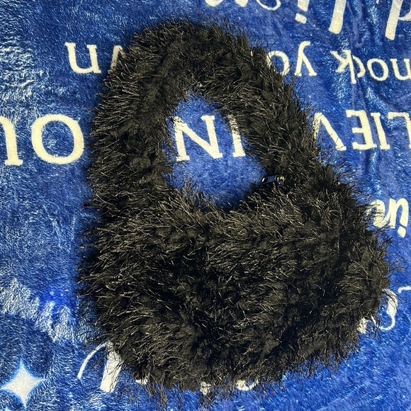 Black furry purse - Picture 2 of 5